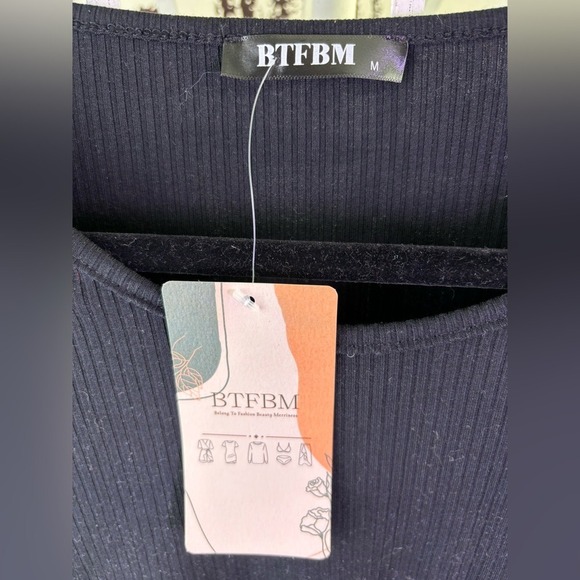 Ribbed Black fitted Long Sleeve Crop Top size Medium Stretchy goth - Picture 2 of 4